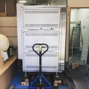 関西地区へオーブンの運搬搬入設置をおこないました。