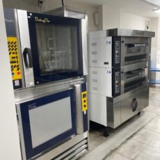 製パン機械を搬入しました。