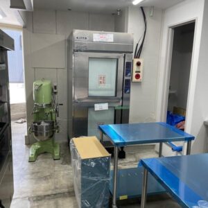製パン機械を搬入しました。