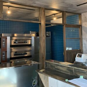 茨城県神栖市のピザ&ケーキ屋に製菓・製パン機械／厨房機器を搬入しました。