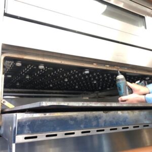 山梨県のパン屋さんにてオーブンの修理対応を行いました。