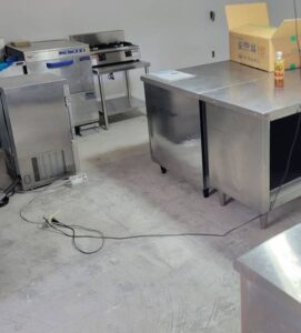 千葉県にある洋菓子店様に製菓・製パン機械、厨房機器を搬入いたしました。